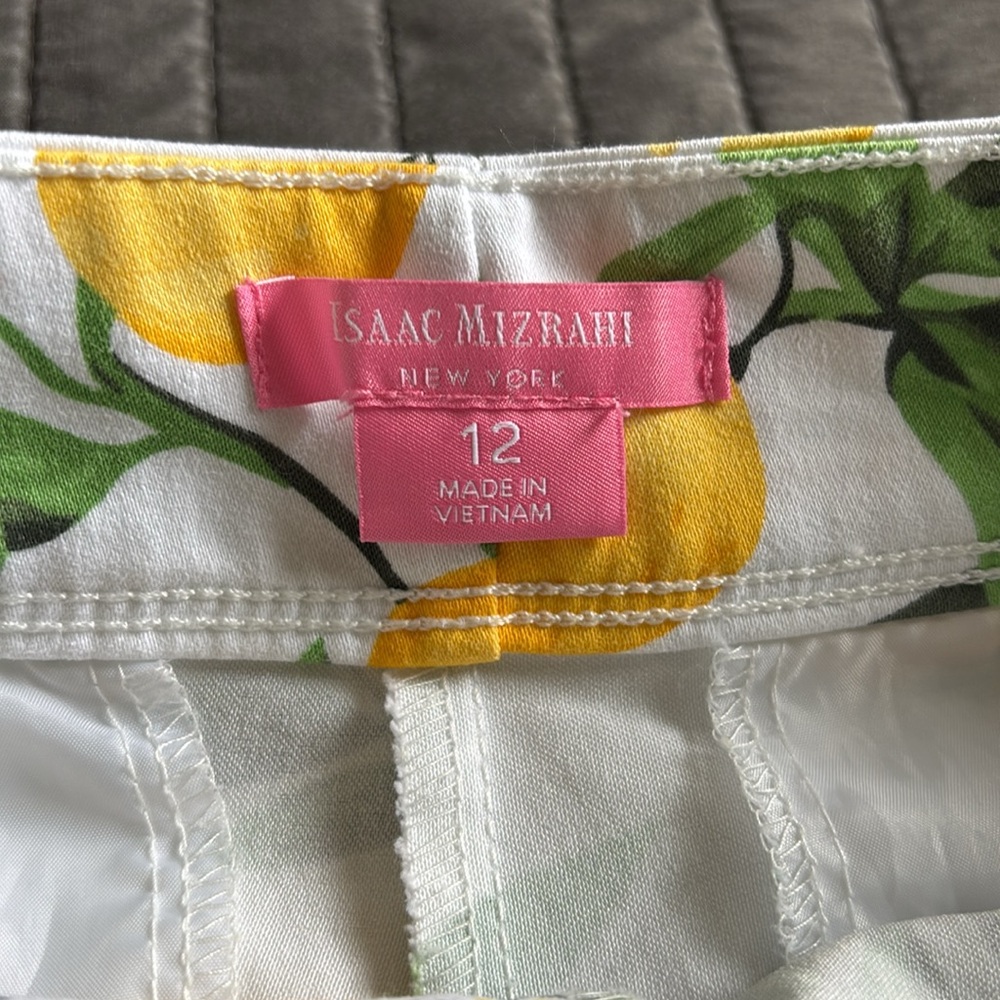 Isaac Mizrahi Tailored Lemon Print Shorts Size 12 - Picture 5 of 6